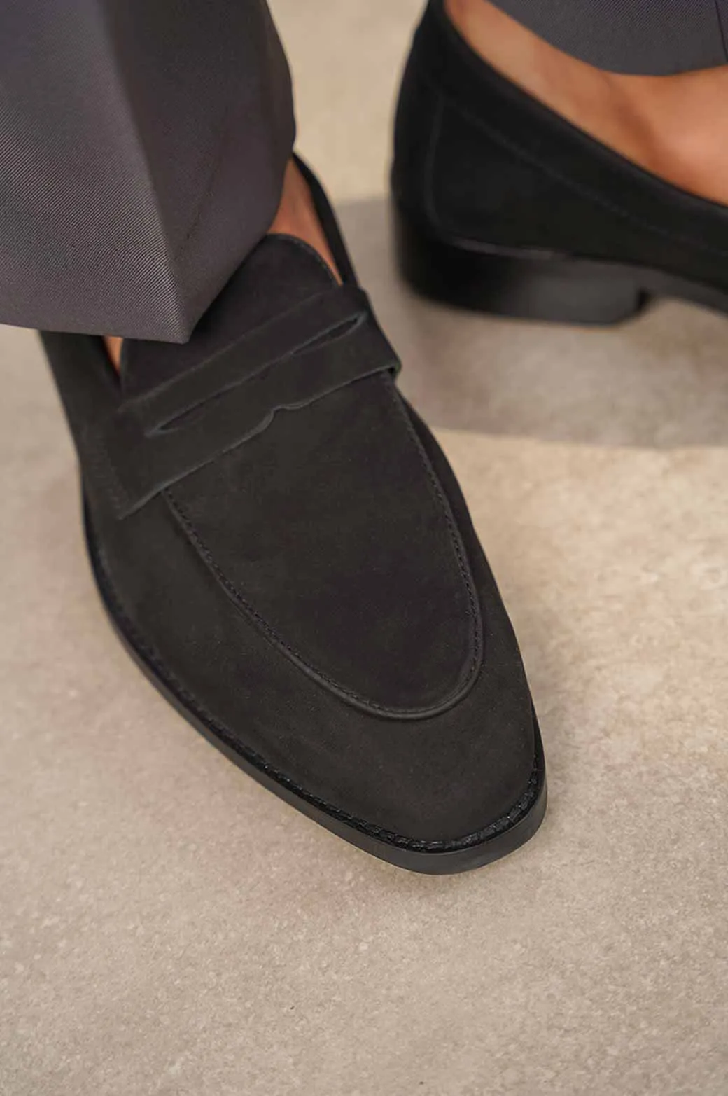 CLASSIC LEATHER LOAFERS