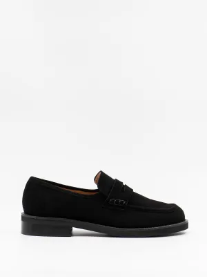 Penny loafers in black suede with rubber soles