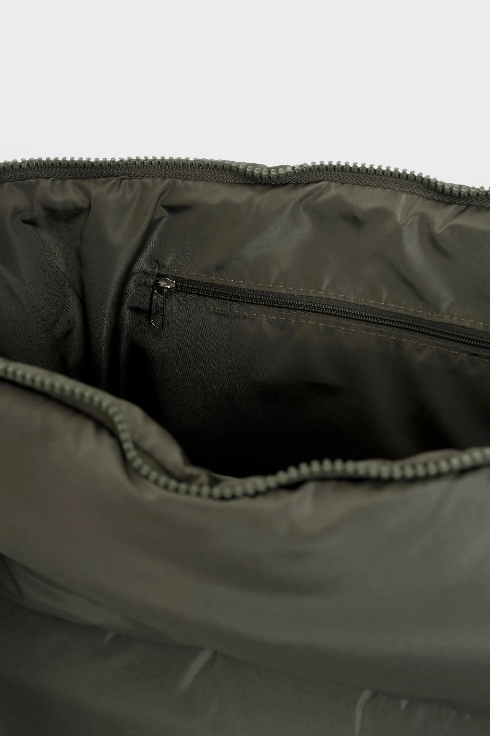 Travel Puffer Bag