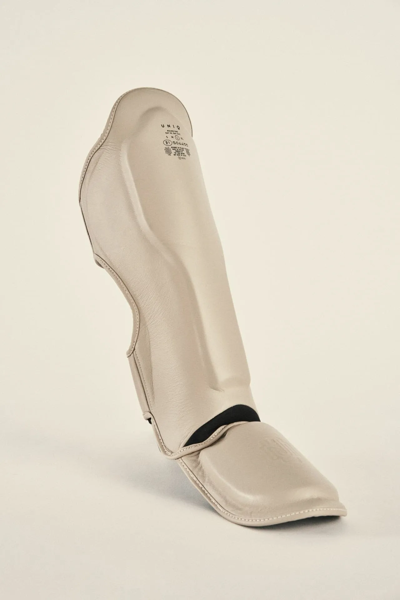 UNIQ SHIN GUARDS CLASSIC BEIGE