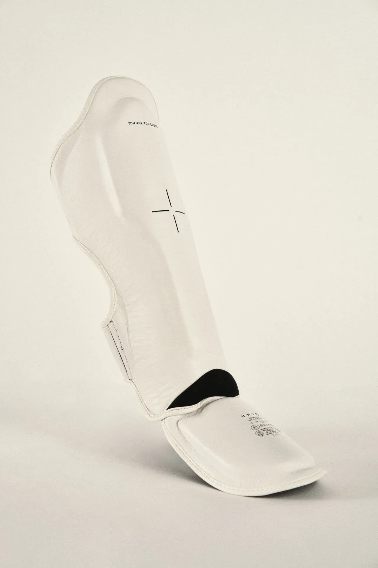 UNIQ SHIN GUARDS TECHNICAL WHITE