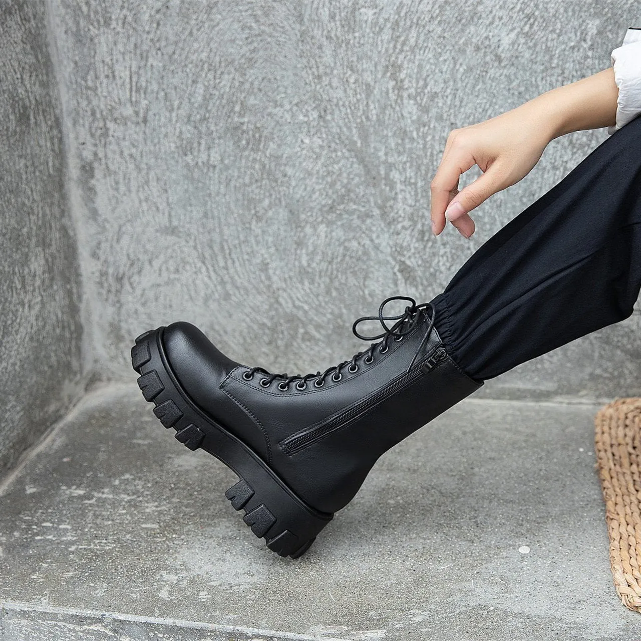 Women mid calf lace up chuny platform boots